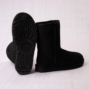 Size 9 black uggs like new worn twice
